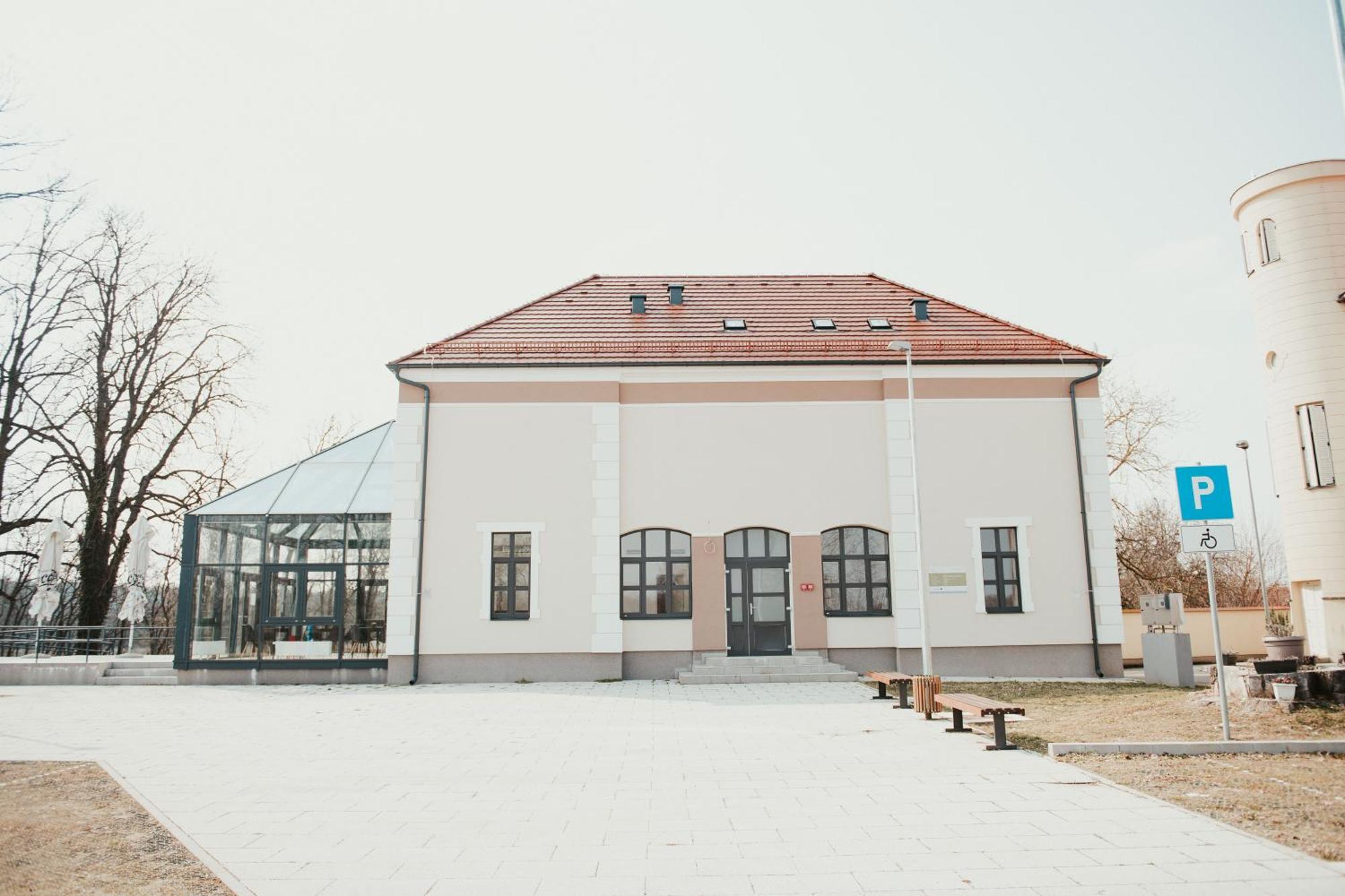 Hotel Kurija Jankovic Lukac Exterior photo